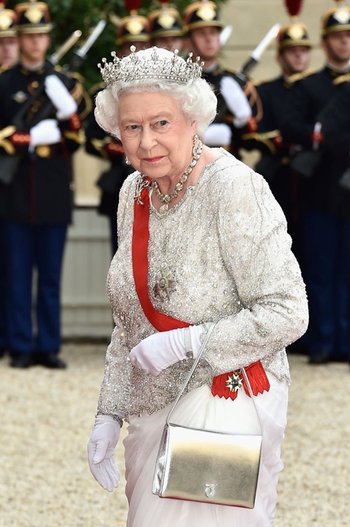 Nữ hoàng Anh đang sở hữu 200 chiếc túi hiệu này - 1