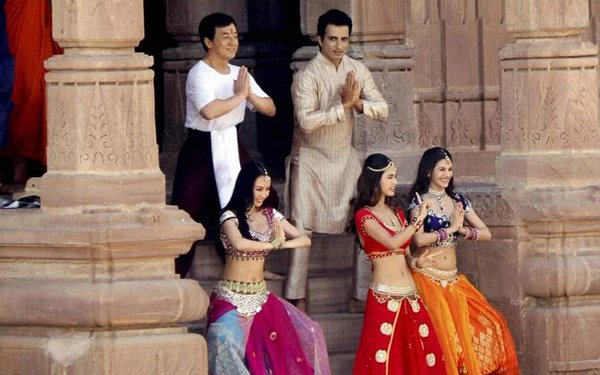 Thành Long nhí nhảnh nhảy múa cùng mỹ nhân Bollywood - 1