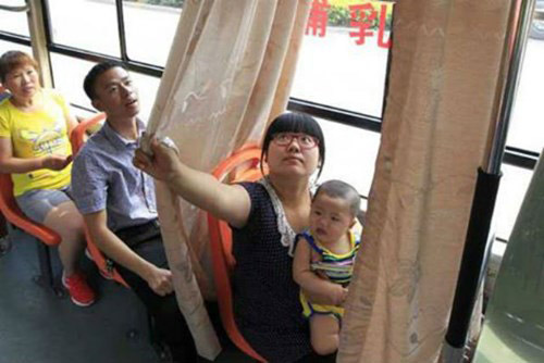 Xe buýt có ghế dành riêng cho “bà mẹ bỉm sữa” - 1