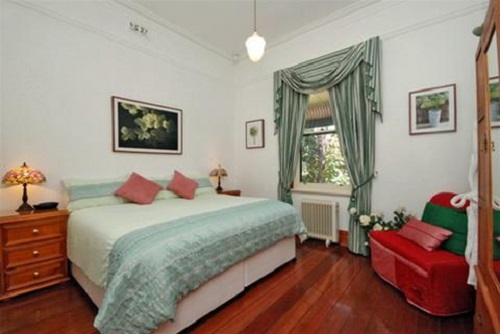 Những vị trí kê giường ngủ có lợi nhất cho sức khỏe - 1