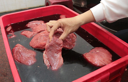 Khiếp vía với thịt lợn nái + hóa chất = thịt bò - 1