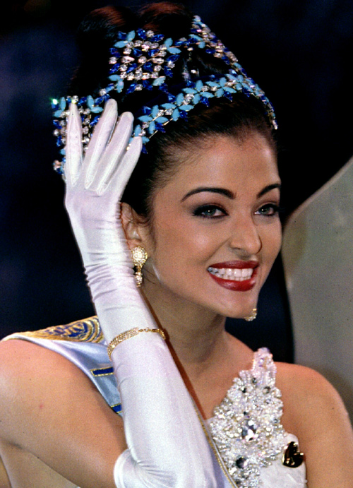 Hoa hậu đẹp nhất mọi thời “dính chàm” vụ hồ sơ Panama - 1