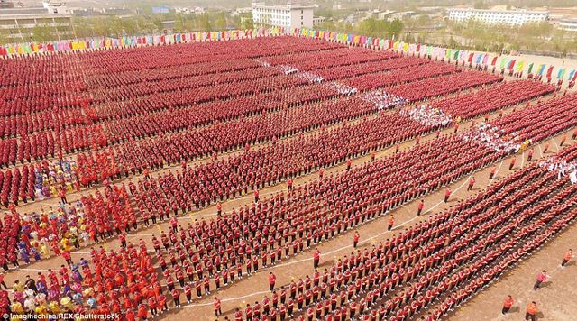 Màn trình diễn hoành tráng của 26.000 võ sinh kungfu TQ - 8