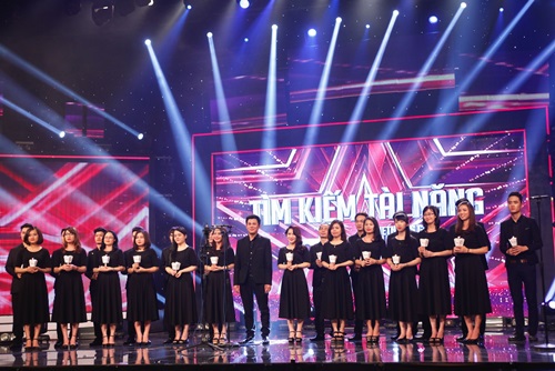 Kinh ngạc với thí sinh &#34;Got talent&#34; bẻ ngược cổ ra sau - 4