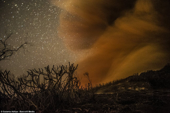 Chính phủ Indonesia đã thành lập vùng vành đai nguy hiểm có bán kính 3,5 km quanh đỉnh núi lửa &nbsp;Sinabung.