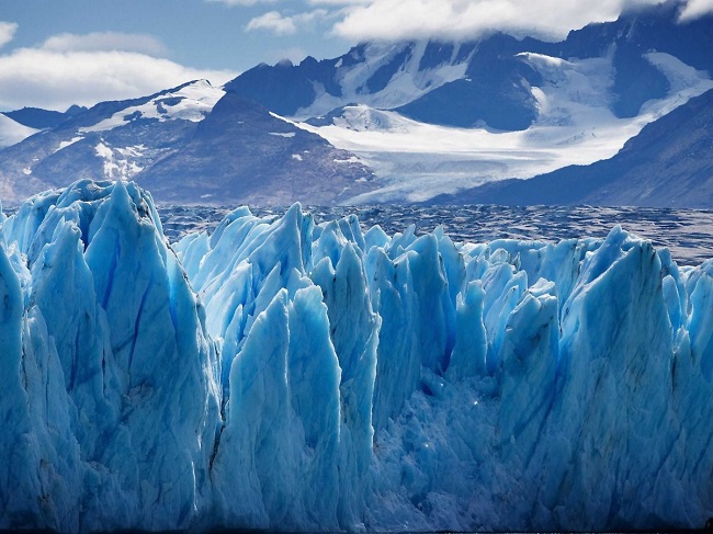 Cảm thấy kì diệu khi nhìn thấy những tảng băng xanh Upsala Glacier ở thung lũng sông băng thuộc công viên quốc gia Los Glaciares ở Patagonia, Argentina.