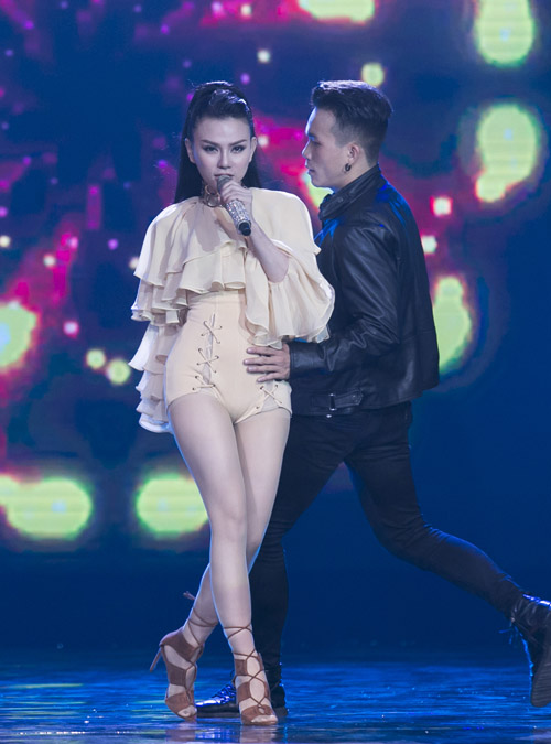 Gái 1 con Thu Thủy quá đỗi cuốn hút trên sân khấu - 3