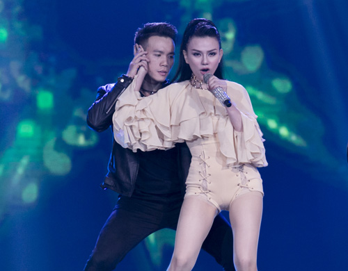 Gái 1 con Thu Thủy quá đỗi cuốn hút trên sân khấu - 4