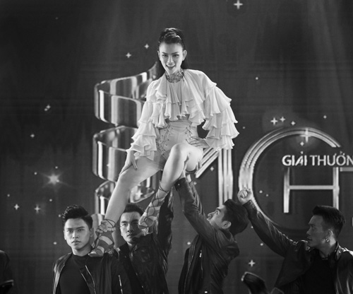 Gái 1 con Thu Thủy quá đỗi cuốn hút trên sân khấu - 5