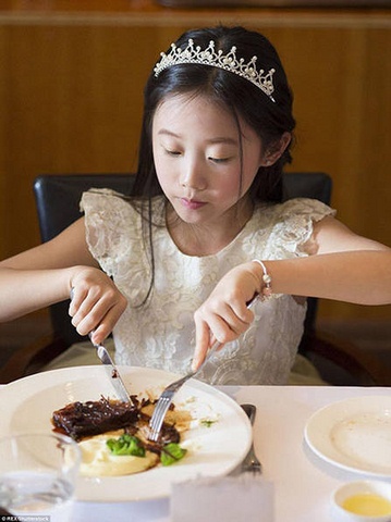 TQ: Cho con học phong cách quý tộc 1 ngày tốn 13 triệu - 3