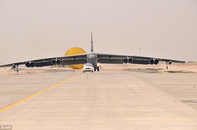 Mỹ đưa máy bay ném bom B-52 đi diệt IS - 1