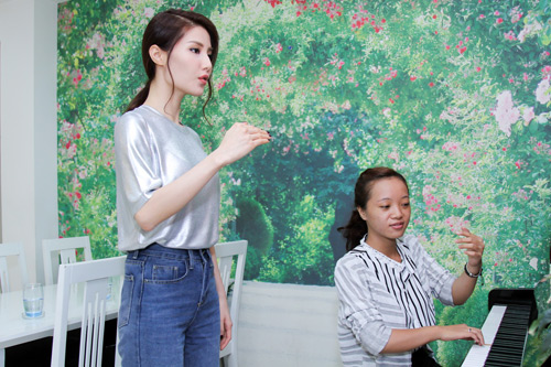 Lịch trình 24 tiếng bận rộn mỗi ngày của Diễm My 9X - 5