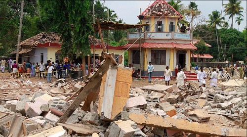 Ấn Độ: Đốt pháo hoa cháy đền thờ, chết 105 người - 1