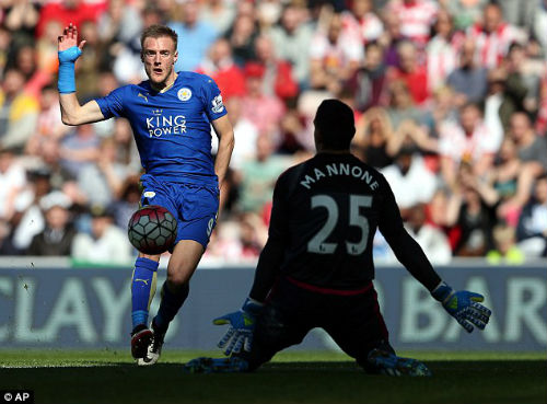 Leicester lần đầu dự Champions League, Ranieri rơi lệ - 1