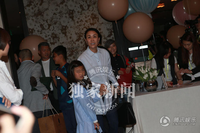 Đại tiệc xa hoa mừng 100 ngày con gái Chương Tử Di - 9