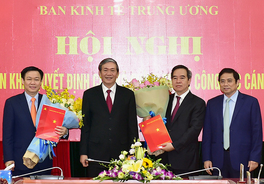 Nguyên Thống đốc Nguyễn Văn Bình làm Trưởng Ban Kinh tế - 1