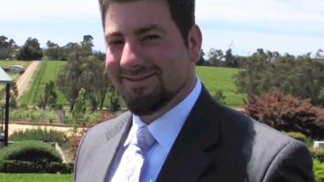 Người đàn ông thiệt mạng sau khi nâng ngực, hút mỡ, độn cằm - 2