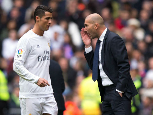 Zidane cam kết ngược dòng, Ronaldo đãi tiệc 8 vạn fan - 1