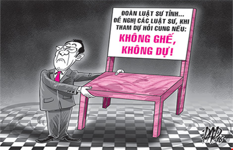 Luật sư từ chối dự cung nếu không có ghế - 1