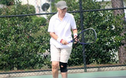 Tennis: Cụ bà 69 tuổi đả bại tay vợt chuyên nghiệp - 1