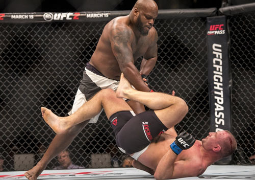 UFC: Tung liên hoàn cước bắt đối thủ “ngủ sớm” - 1