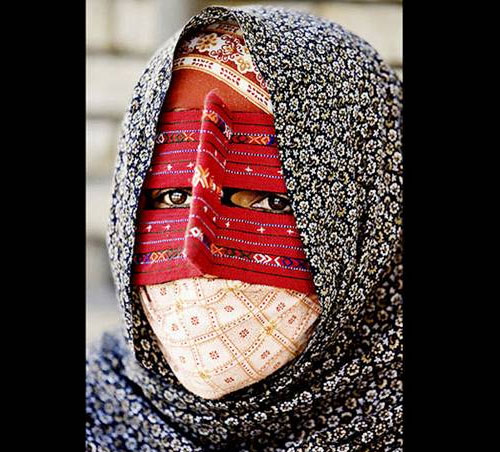 Muôn kiểu chống chọi với "chảo lửa" ngày hè khi ra phố - 13