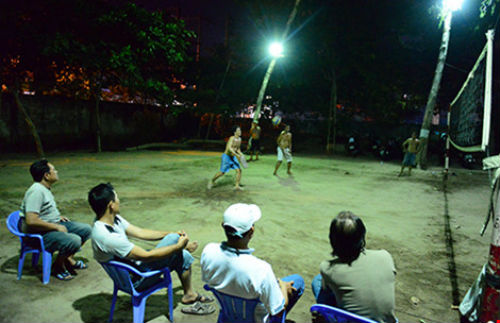 Đi xem bóng chuyền ‘đầu - cánh - cổ’ ở Sài Gòn - 1