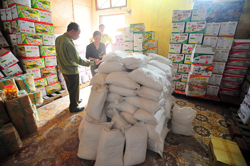 Hà Nội: Thu giữ gần 1 tấn bột chiên giòn không rõ nguồn gốc - 2