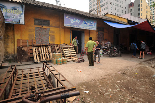 Hà Nội: Thu giữ gần 1 tấn bột chiên giòn không rõ nguồn gốc - 4