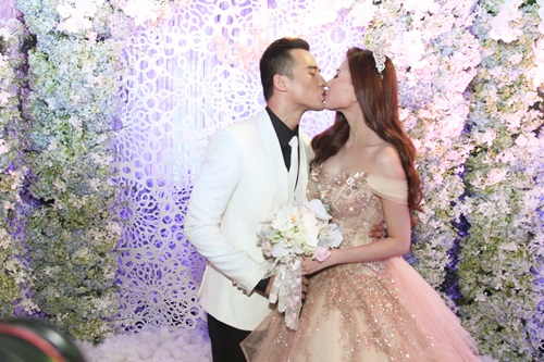 Cô dâu Thúy Diễm chi 450 triệu cho 3 chiếc váy cưới - 8