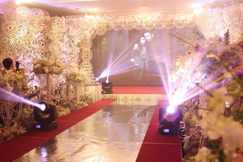 Cô dâu Thúy Diễm chi 450 triệu cho 3 chiếc váy cưới - 11