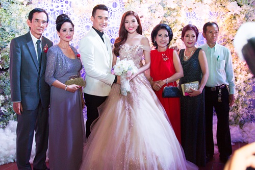 Cô dâu Thúy Diễm chi 450 triệu cho 3 chiếc váy cưới - 9