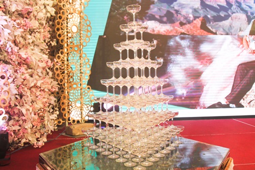 Cô dâu Thúy Diễm chi 450 triệu cho 3 chiếc váy cưới - 12