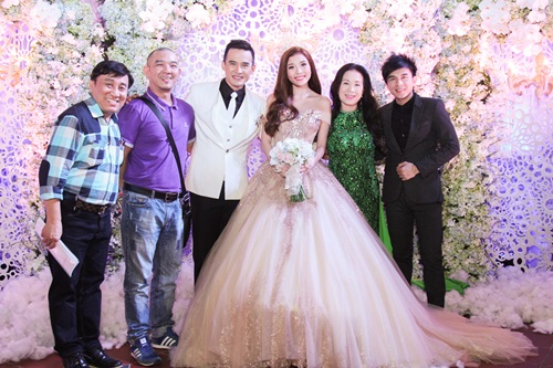 Cô dâu Thúy Diễm chi 450 triệu cho 3 chiếc váy cưới - 10