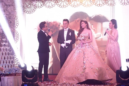 Cô dâu Thúy Diễm chi 450 triệu cho 3 chiếc váy cưới - 4