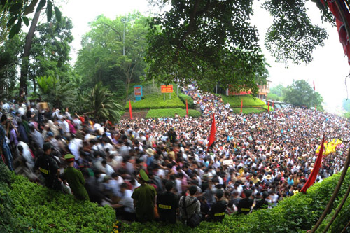 Hàng triệu du khách về dự lễ hội Đền Hùng năm 2016 - 1