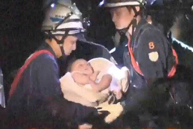 Động đất Nhật Bản: Bé 8 tháng tuổi sống sót kì diệu - 1