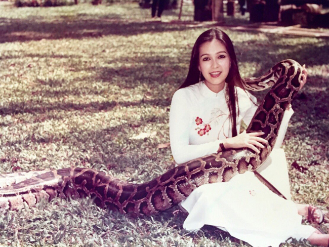 Năm 1989, Diễm My đóng quảng cáo cho một đơn vị sản phẩm mỡ trăn và cô phải ôm một chú trăn khổng lồ để chụp hình ở công viên. 