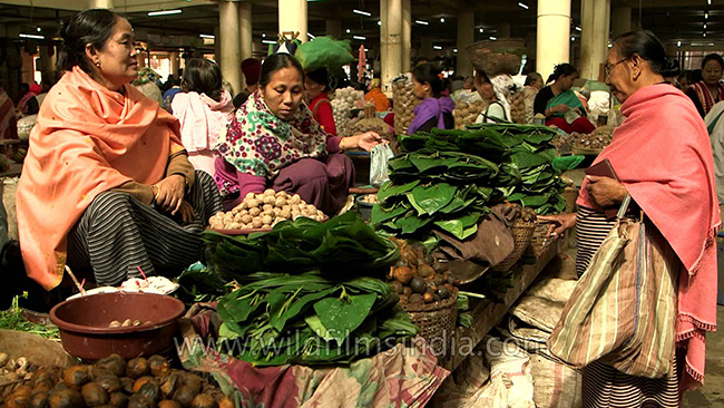 Một gian hàng trong khu vực bán rau, củ, quả của "chợ đàn bà" nổi tiếng nhất thế giới.