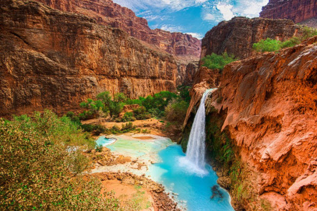 Bể bơi tự nhiên tuyệt đẹp hình thành dưới chân thác Havasu trong vườn quốc gia Grand Canyon ở bang Arizona.