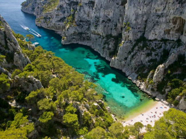 Vịnh Calanque d’En-Vau nằm giữa thành phố Cassis và Marseille là một trong những nơi có phong cảnh đẹp nhất nước Pháp.