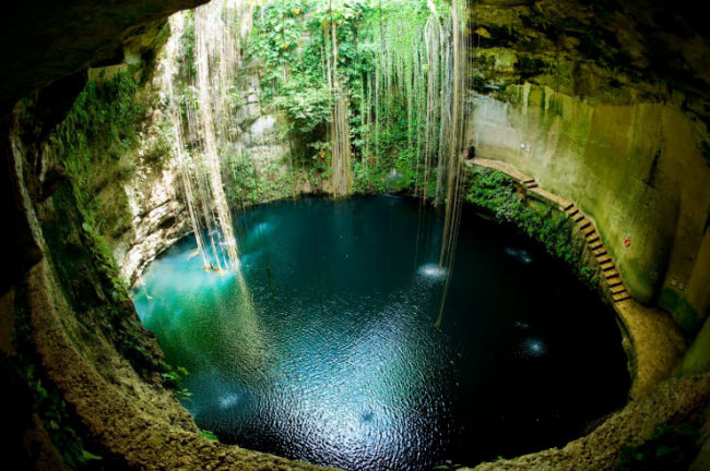 Hố nước tự nhiên Chichén Itzá là một trong những địa điểm du lịch hấp dẫn nhất ở Mexico.