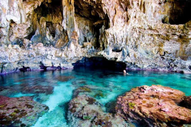 Hang Avaiki ở đảo quốc Niue vẫn giữ được vẻ đẹp hoang sơ do ít người đặt chân tới đây.