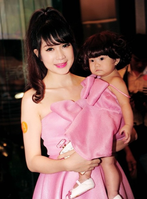 Nhan sắc bà xã Lý Hải qua 4 lần làm mẹ - 9