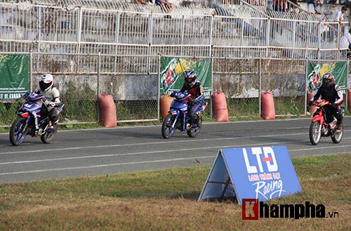 Đua xe nữ: Liên tiếp va chạm, người vào viện người mất ngôi - 2