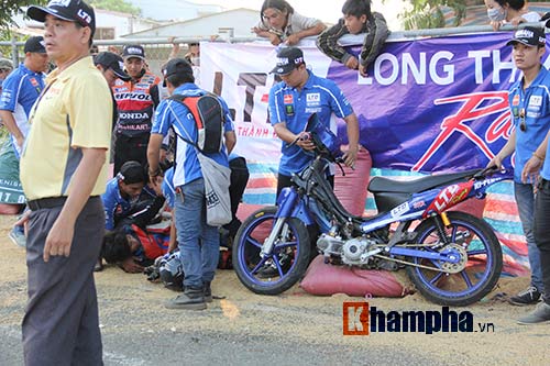 Đua xe nữ: Liên tiếp va chạm, người vào viện người mất ngôi - 4