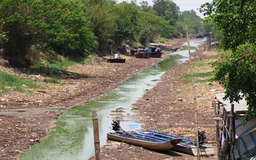 Khô hạn gây sụt đất kinh hoàng ở Cà Mau - 2