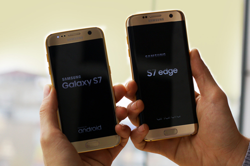 Chiêm ngưỡng Galaxy S7 và S7 Edge dát vàng 24K - 1