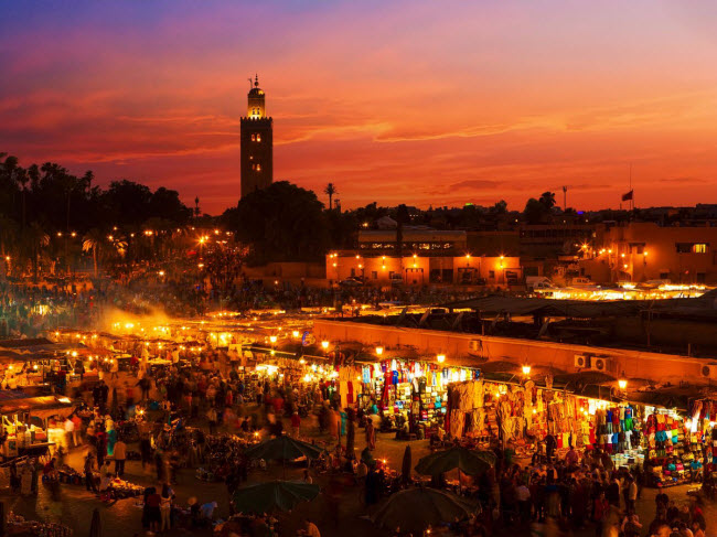 Tạp chí Tiền tệ mới đây đã xếp hạng thành phố Marrakesh ở Ma-rốc là một trong ba địa điểm du lịch hấp dẫn nhất năm 2016. Một trong những ưu điểm của thành phố du lịch này là chi phí cho khách sạn và ăn uống rất rẻ.