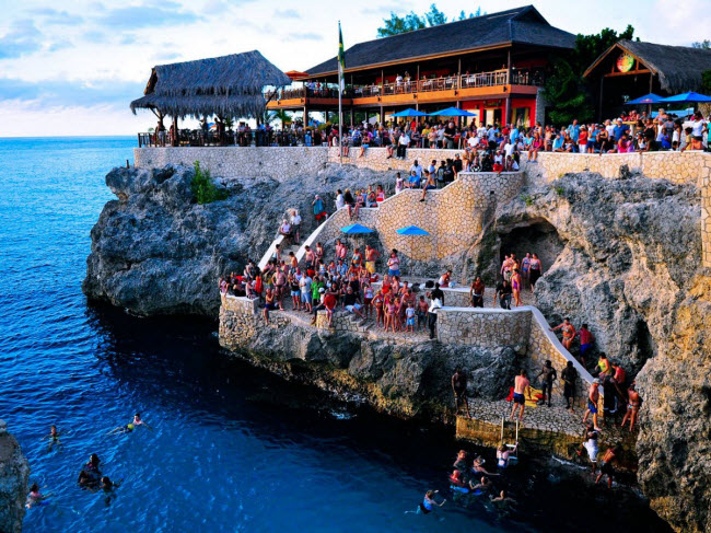 Theo tạp chí du lịch TripAdvisor, Jamaica là địa điểm du lịch có các hoạt động khám phá đa dạng nhất thế giới. Tới quốc gia này, du khách có thể lựa chọn tham gia 770 hoạt động khác nhau.